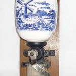 DELFT PORCELÁN TARTÁLLYAL , FALI KÁVÉDARÁLÓ fotó