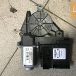 VW GOLF V * bal első ablakemelő motor 1K0 959 793 C fotó