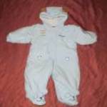 világoskék kapucnis bélelt lábfejes overall 3-6 hó 62-68 cm Peek a Boo fotó