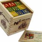 Fa ABC kocka klt., 27 db betű, angol ABC, 11x11 cm fa tartóban fotó