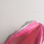 A2228. Gyerek oldaltáska lakk, pink, pillangós, fotó