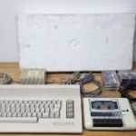 Retro, régi Commodore 64 számítógép csomag fotó