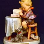KÖNYVET OLVASÓ FIÚ KUTYÁVAL ... HUMMEL - GOEBEL RITKA PORCELÁN FIGURA X fotó