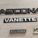 Autó feliratok, autó embléma, retro emblémák fotó