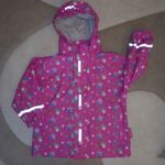 92-es Playshoes alig hordott lány esőkabát fotó