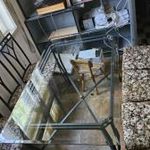 Kovácsoltvas asztal üveg lappal, 6 db székkel várom ajánlatod! fotó