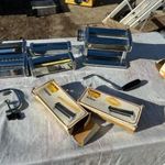 Olasz tésztagép tészta késztő gép adapterekkel kamra lellet fotó