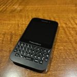 Blackberry Q5 okostelefon fotó