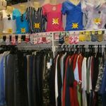 22 ÉVE MŰKÖDÖ DIVATÁRU ÜZLET TELJES ÁRUKÉSZLETE, BERENDEZÉSE, CÉGGEL EGYÜTT ELADÓ BETEGSÉG MIATT. fotó