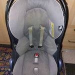 gyerekülés autóba fotó