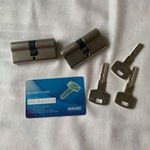 Mauer azonos zárlatú zárbetét 2 db (30x30 mm) , 3 kulcs + kártya - V fotó