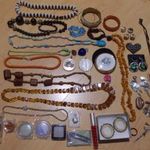 Bizsu csomag, vegyesen , újak is + 6 db öv ajándék, ár az egészre értendő fotó