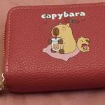 Capybara (capibara) sokrekeszes, kisméretű, piros pénztárca (K) fotó