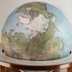 Óriás földgömb diófa állványon - egyedi, kézműves alkotás fotó