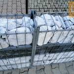 Gabion kőkerítés, táblás kerítés, vadháló, drótháló, oszlop fotó