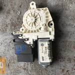 SKODA OCTAVIA II Kombi jobb hátsó ablakemelő motor 1K0 939 743 E fotó