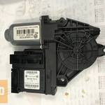 SKODA OCTAVIA II FL * jobb első ablakemelő motor 5K0 959 792 A fotó