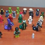 LEGO NINJAGO minifigurák és fegyverek + JAY vadászgépe (9442) fotó