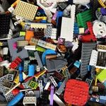 LEGO – 1, 1-1, 2 kg véletlenszerű alkatrész, elem, építőlap és kocka, vegyes tételben fotó