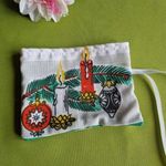 DCS94 - Gyertyák és gömbök fenyő ágon mintás textil ajándéktasak, mikulás zsák fotó