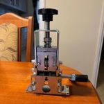 Kábelcsupaszító gép fotó