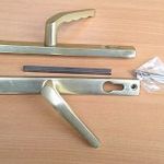 ÚJ Biztonsági kilincs pár, törésvédő pajzs ajtócim, 90 mm, arany. fotó