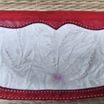 KÉZMŰVES PIROS BŐR PÉNZTÁRCA. fotó