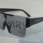 Burberry napszemüveg fotó