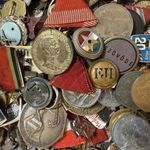 Óriás több száz darabos kitüntetés/kitűző/jelvény lot fotó