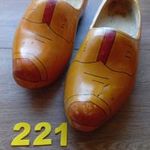 (221.) Faragott fapapucs fotó