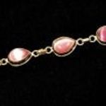 CSISZOLT MACSKASZEM HATÁSÚ PINK KÖVES DEKORATÍV EZÜST KARKÖTŐ X fotó