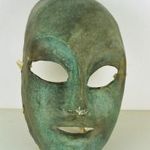 Papírmasé maszk, színházi vagy farsangi kellék, dekoráció fotó