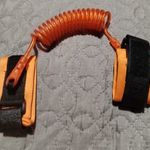 nagyon praktikus hogy ne szaladjon el a kisgyerek biztonsági bilincs fotó