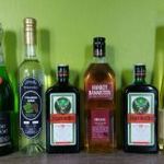 8 üveg bontatlan alkohol fotó