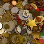 FIÓK LELET ... ÉRMÉK , KITÜNTETÉSEK , JELVÉNYEK ÉS EGYBEK ... 1.2 KILÓ SÚLYBAN ! fotó