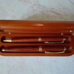 Töltőtoll és golyóstoll készlet fa dobozában fotó