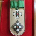 MAGYAR ÉRDEMREND KÖZÉPKERESZT + CSILLAG 1922 EREDETI DOBOZÁBAN!! kiv, csillag bal szára zománchibás! fotó