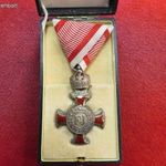 KORONÁS EZÜST ÉRDEMKERESZT 1849 ( WILHELM KUNZ, fémjelzett ezüst ) EREDETI DOBOZÁBAN kiv+ fotó