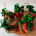 KÖTÖTT KARÁCSONYFADÍSZEK TÖBBFÉLE VÁLTOZATBAN fotó