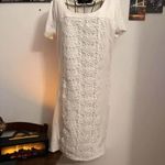 Fehér ujjatlan csipkés kisruha fotó