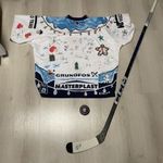 Hydro Fehérvár AV19 - Aláírt Karácsonyi Mez 2024/25 + Tim Campbell #51 meccsen használt ütője fotó