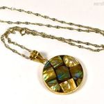 GYÖNYÖRŰ FEHÉR ARANY LÁNC RAJTA DEKORATÍV MODERN EZÜST FÜGGŐ GYÖNGYHÁZ CSISZOLATTAL X fotó