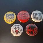 Stranger Things jelvények, kitűzők fotó