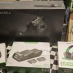 Xbox one x konzol játék + trust kiegészítők 2 akku töltő fejhallgató fotó
