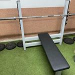 Fekvenyomó pad+ rúd+200 kg súly fotó