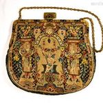 1900 KÖRÜL HISTORIZÁLÓ STÍLUSÚ SZÍNHÁZI TÁSKA - " SZÜTYŐ " fotó