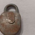 (K) Hatalmas régi Elzett lakat kulcs nélkül fotó