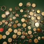 1 CSOMAG KARÓRA ÉS ALKATRÉSZ TOK , FELHÚZÓS JUNOST ZARIA RÉGI SZOVJET OROSZ fotó