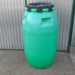 220 literes müanyag hordó tetővel fotó