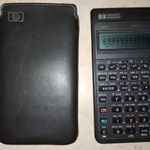 Hewlett Packard 32SII számológép, tokkal és német nyelvű kézikönyvvel fotó